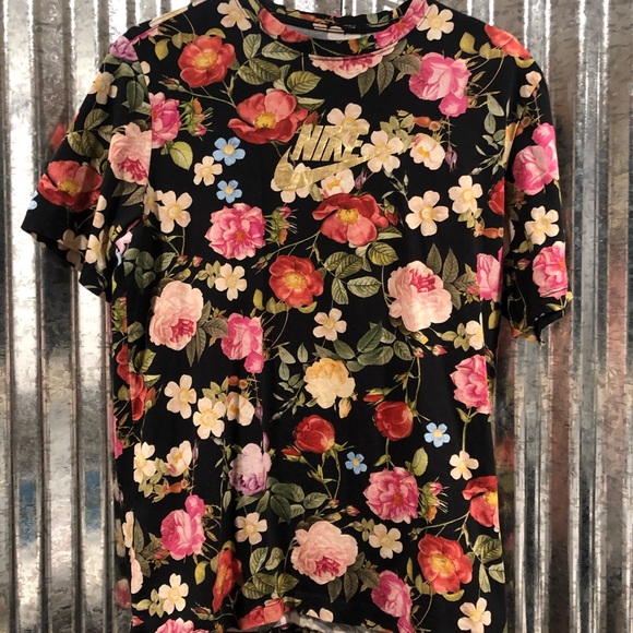 nike shirt with flowers nike shirt with flowers